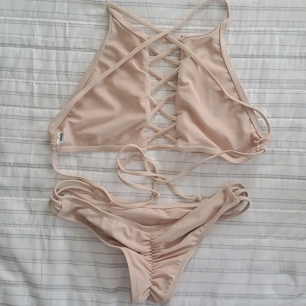 Bikini - Picture 2 of 4